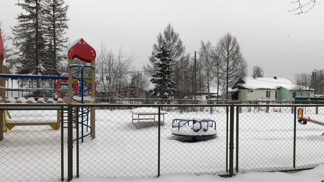 Глава красноярского села увел у жителей детский городок