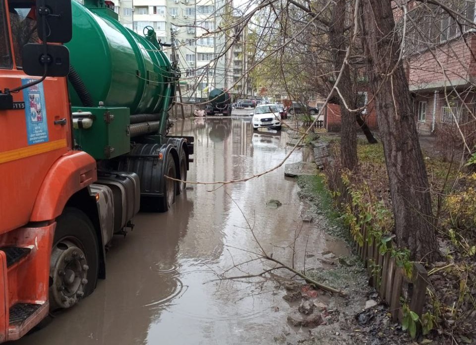 В Краснодаре работает водооткачивающая техника