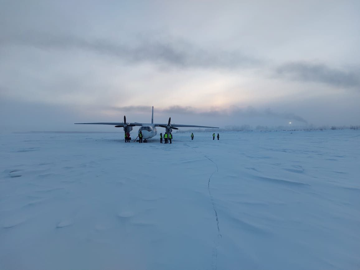 СК начал проверку по факту посадки Ан-24 на реку в Якутии
