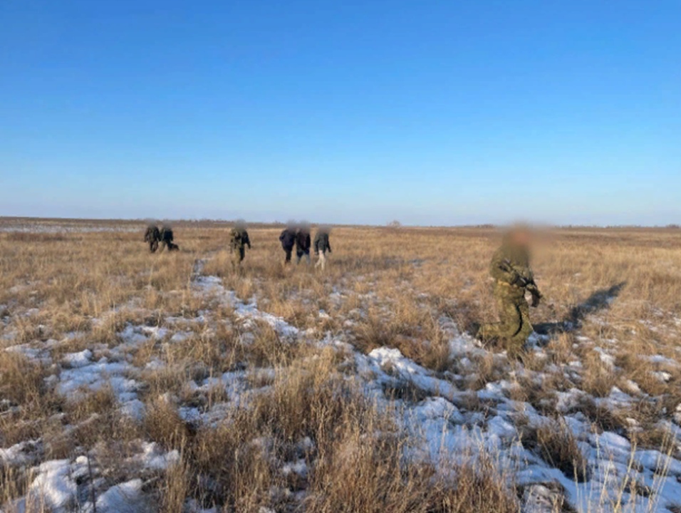 Пограничники в Оренбуржье задержали группу выходцев из Южной Азии за пересечение границы