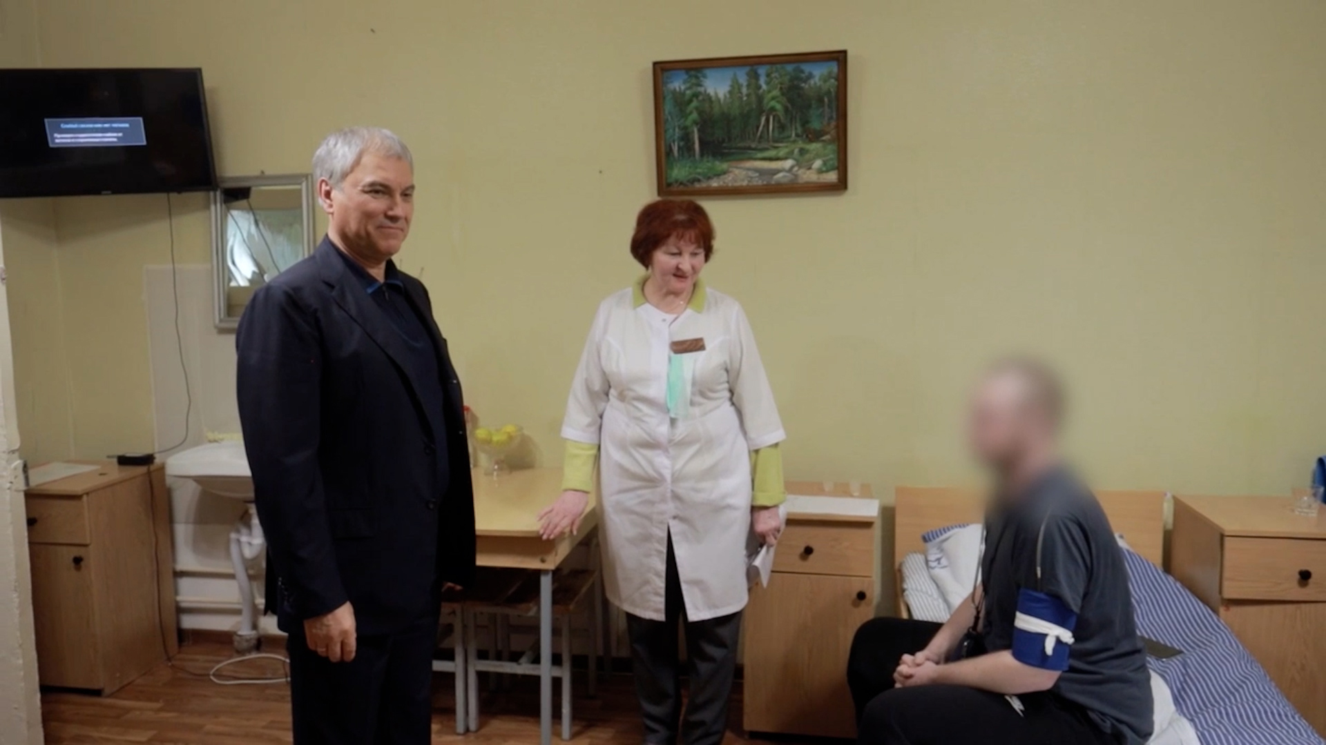 Володин приехал пожать руки раненым бойцам