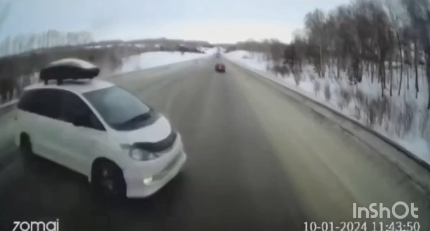 Опубликовано видео опасного обгона и смертельного ДТП на Алтае