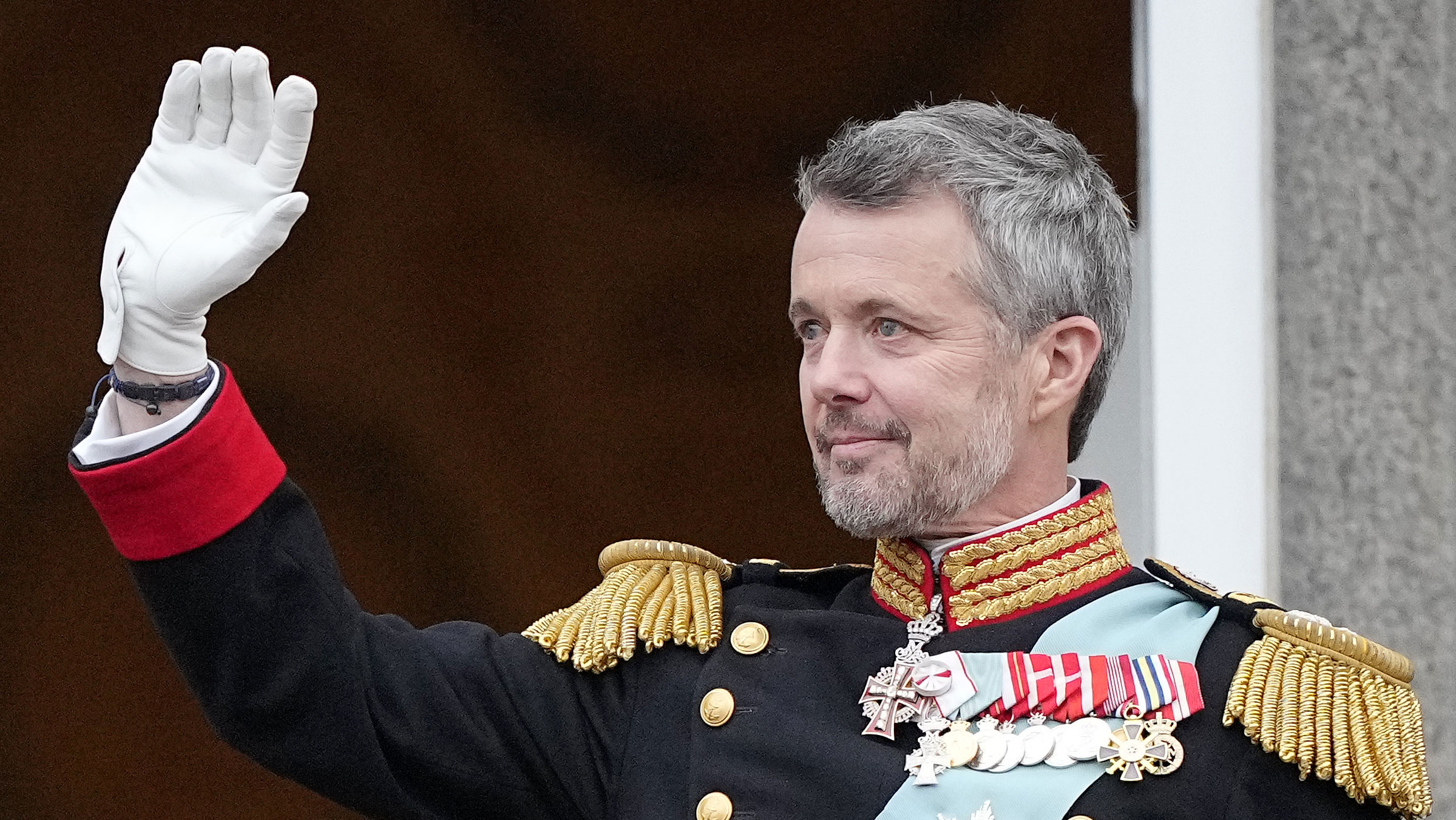 Новый король Дании стал адмиралом и генералом