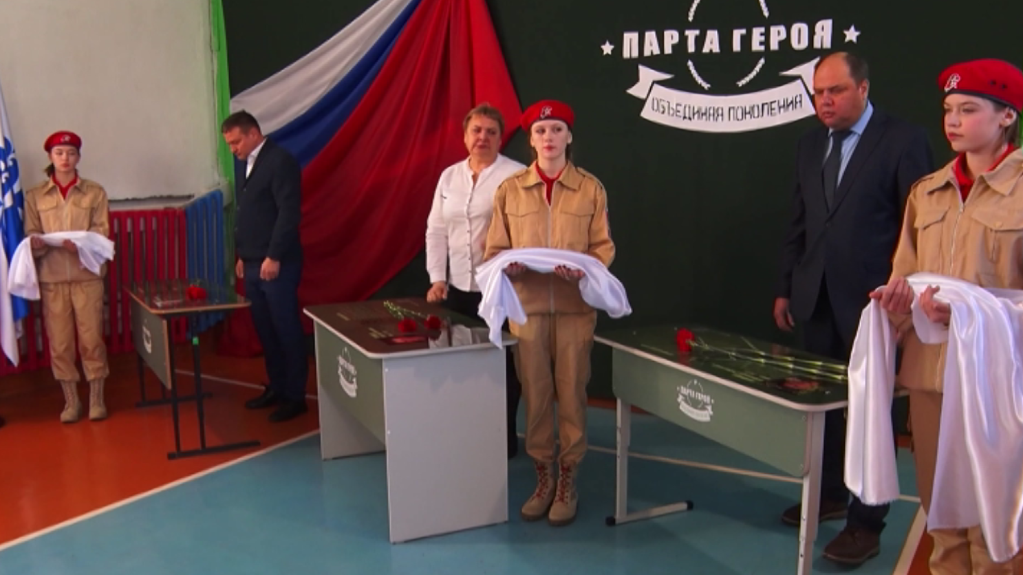 В поселке Ключи Ачинского района, в местной школе открыли сразу три парты героев