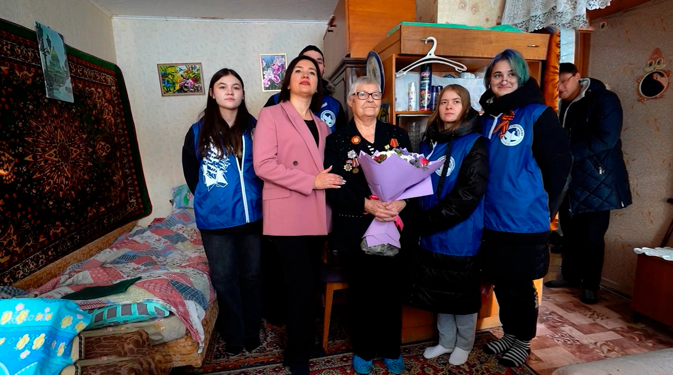 Жителям блокадного Ленинграда вручили почетный знак