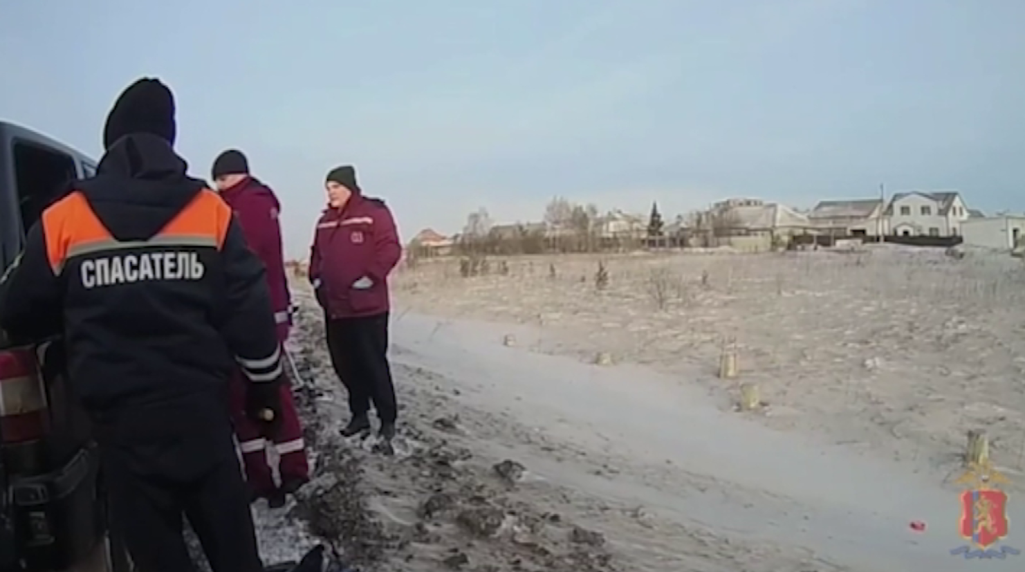 В Ачинске спасли водителя, который отравился угарным газом в машине