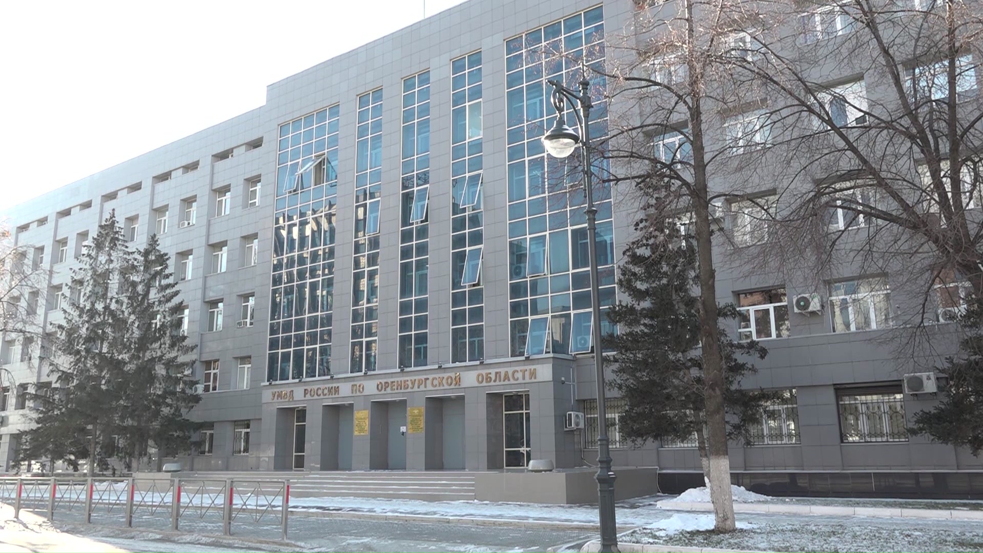 Житель Оренбурга упал с балкона из-за того, что дверь в квартире была заперта