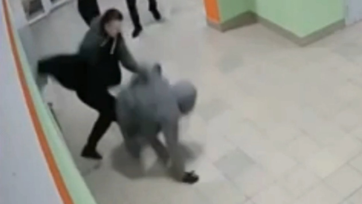 В Тюмени ищут двух мужчин, избивших подростков из-за шапки
