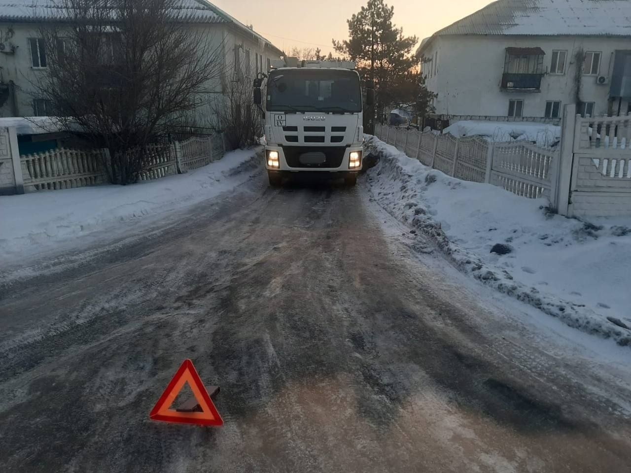 Мусоровоз в Оренбурге насмерть сбил 29-летнюю девушку