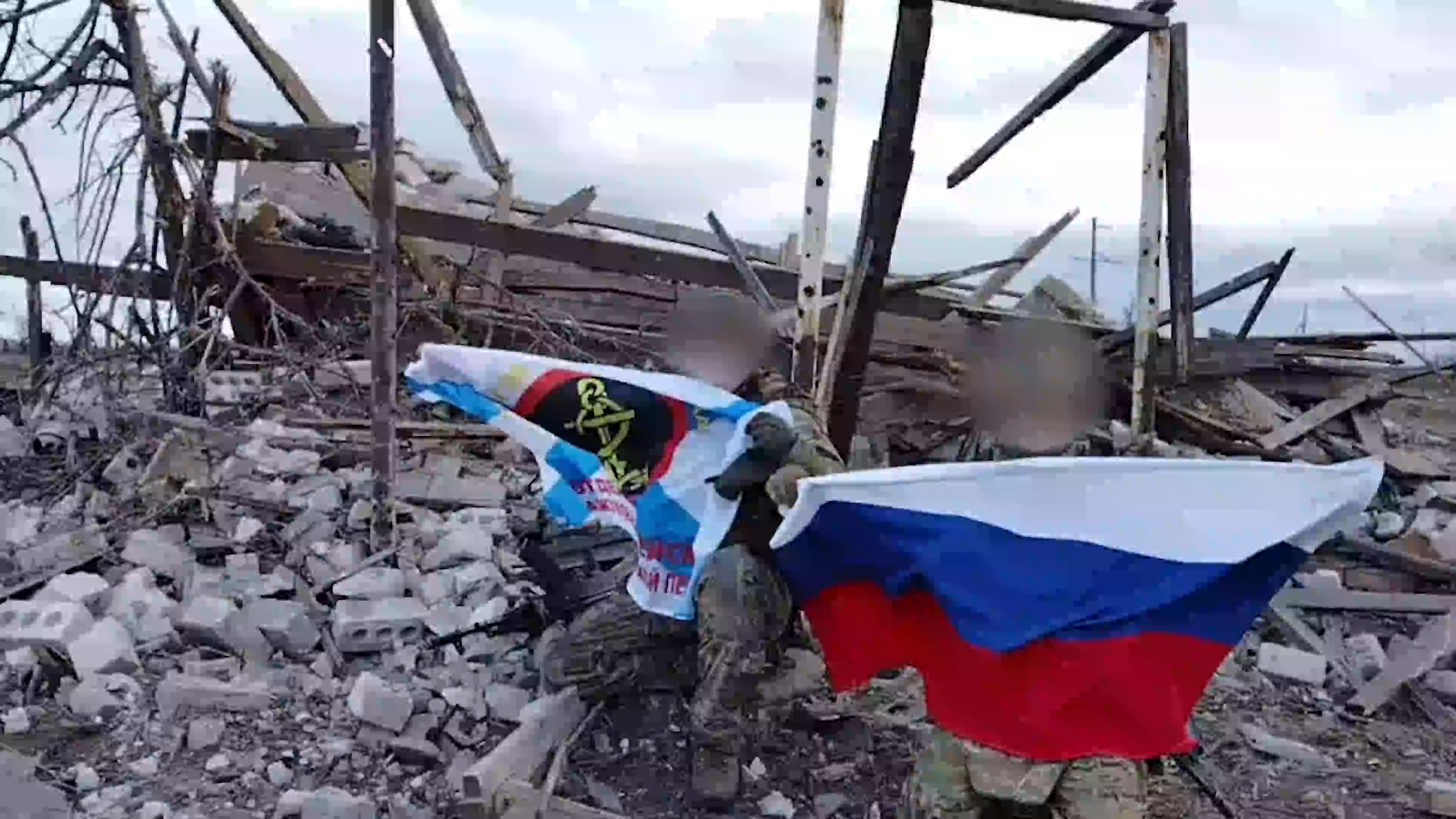 Сальдо опубликовал видео развертывания флага России в Крынках