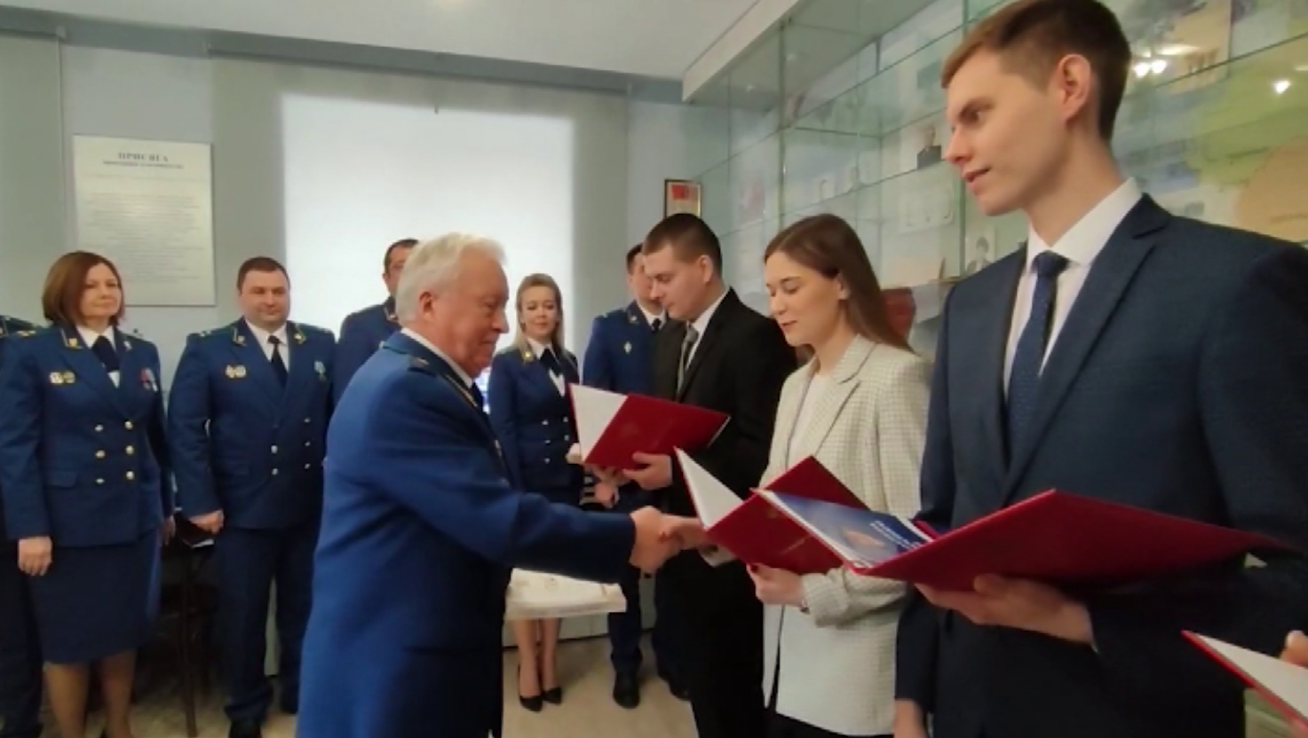 В День защитника отечества, пятеро красноярцев приняли присягу Прокурора