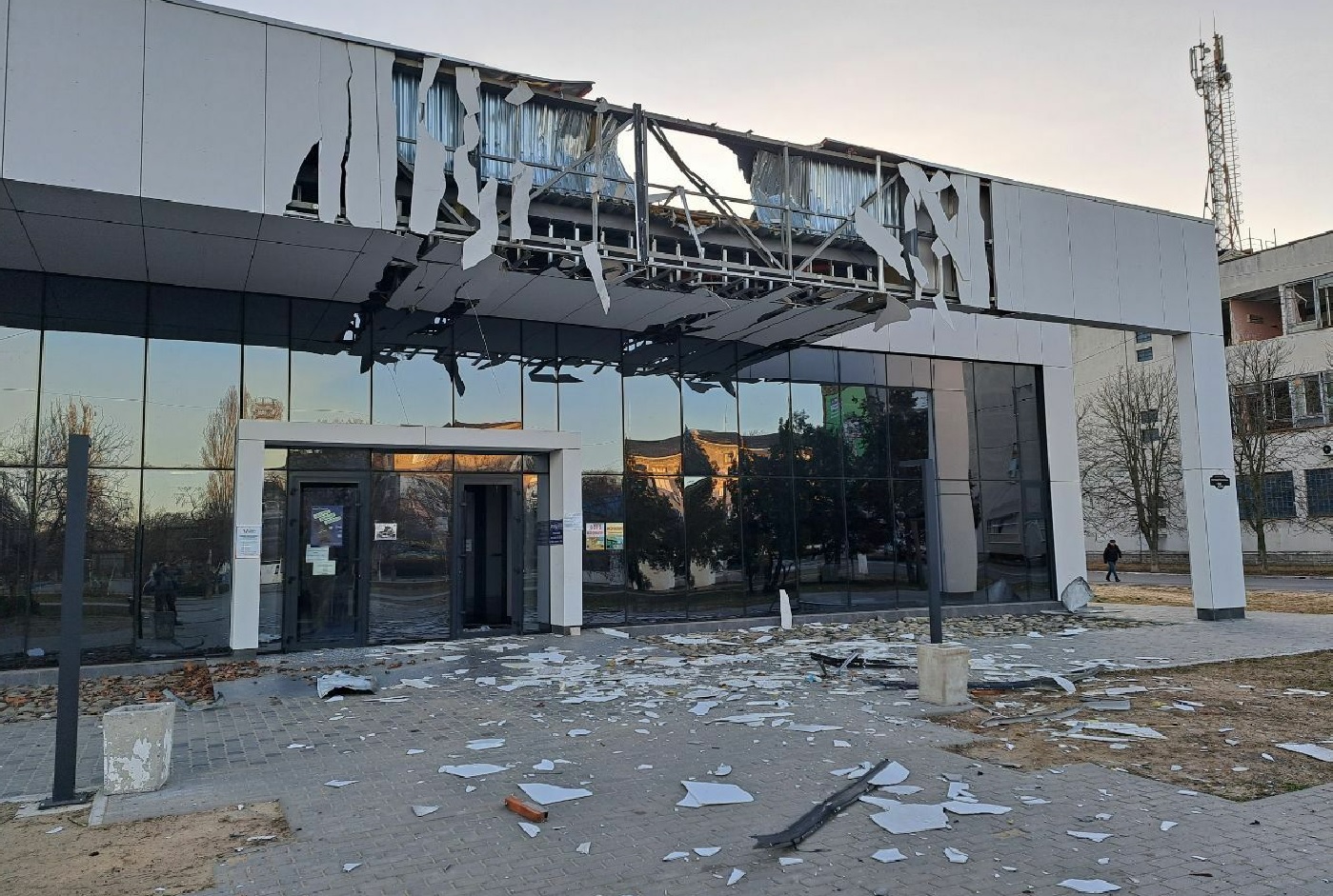 ВСУ ударили по гуманитарному штабу и МФЦ в Новой Каховке