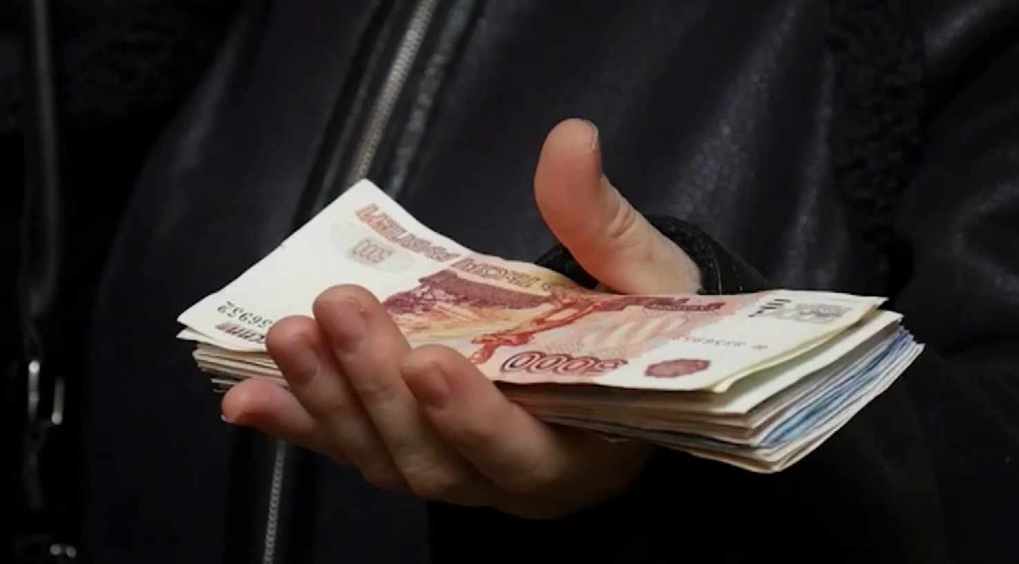 Прокуратура взыскала с жителя Омской области 205 тысяч рублей в пользу красноярской пенсионерки
