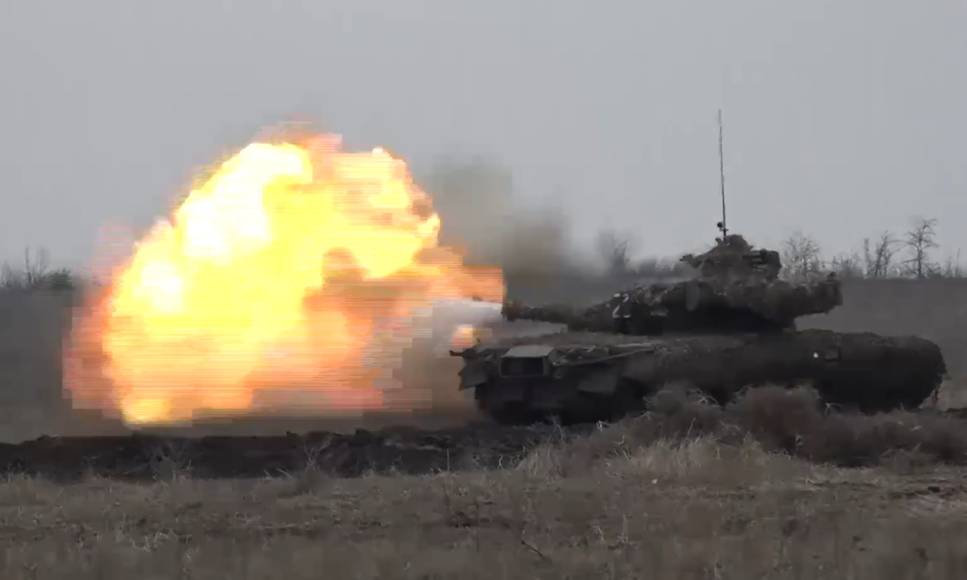 Минобороны показало видео танковой карусели в Запорожской области