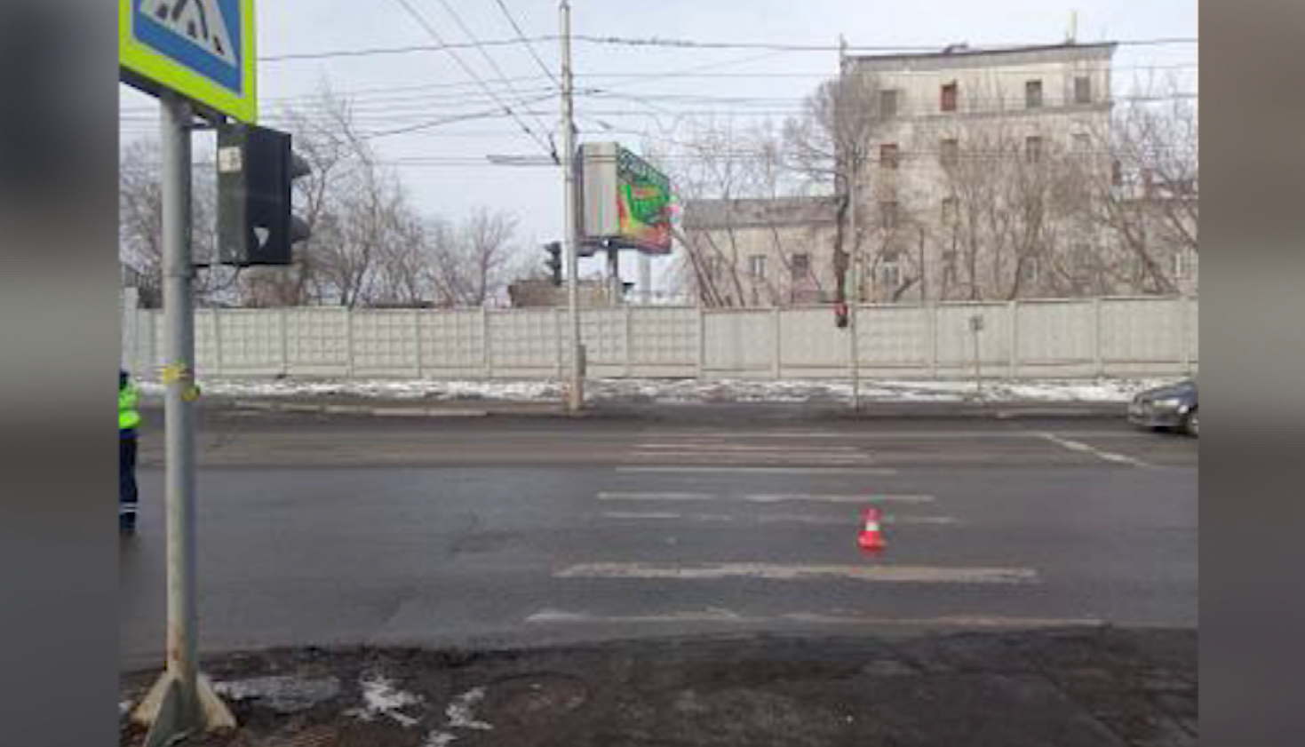 Курьер сбил студентку и скрылся с места ДТП