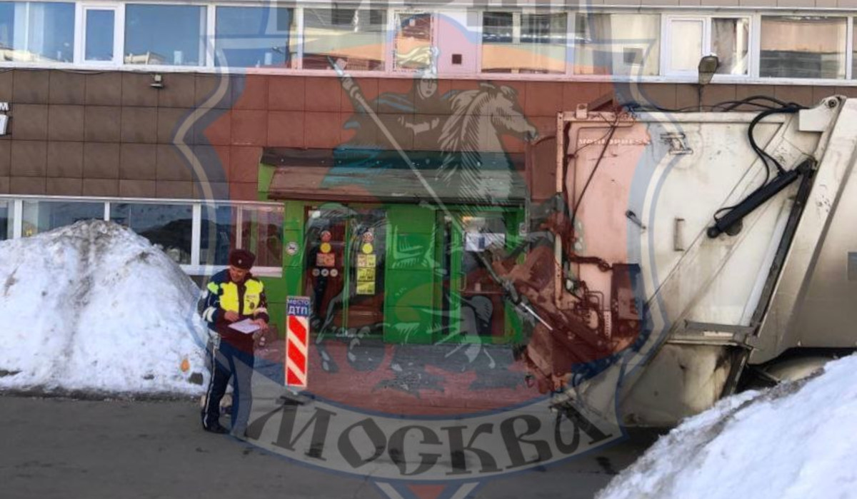 В Москве грузовик, двигаясь задним ходом, насмерть задавил женщину