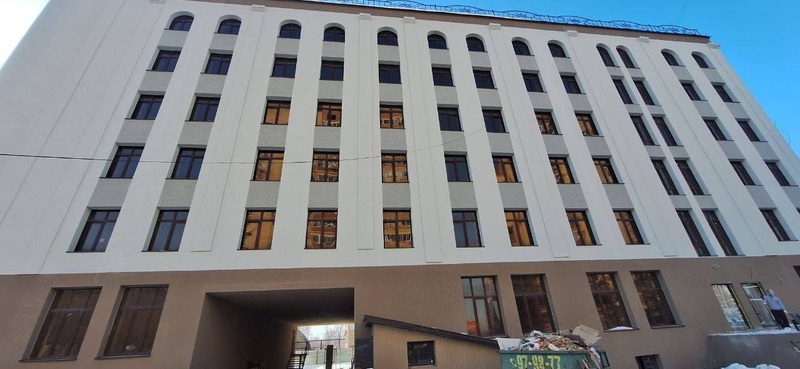Работы идут по плану: гостиница "Баку" в Оренбурге превращается в поликлинику