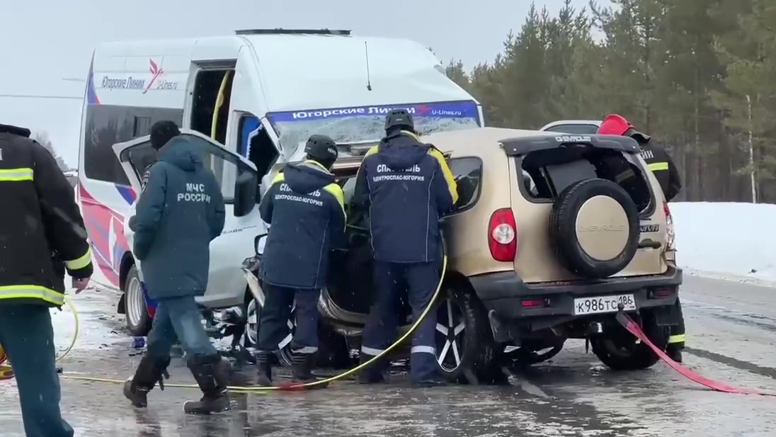 Три человека погибли в ДТП с автобусом в Югре