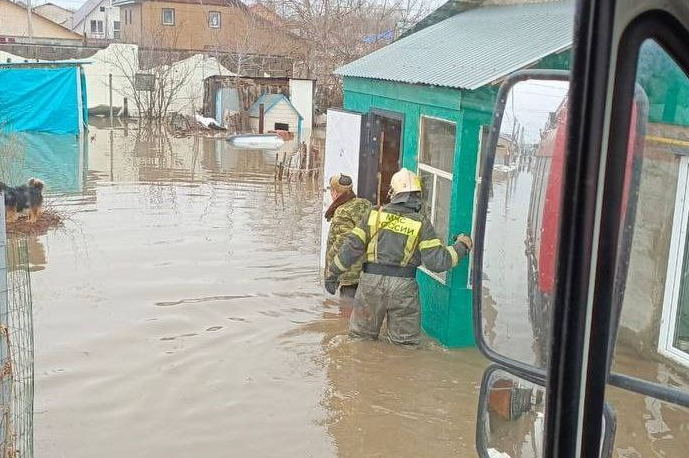 84 жилых дома подтопили талые воды в Оренбурге