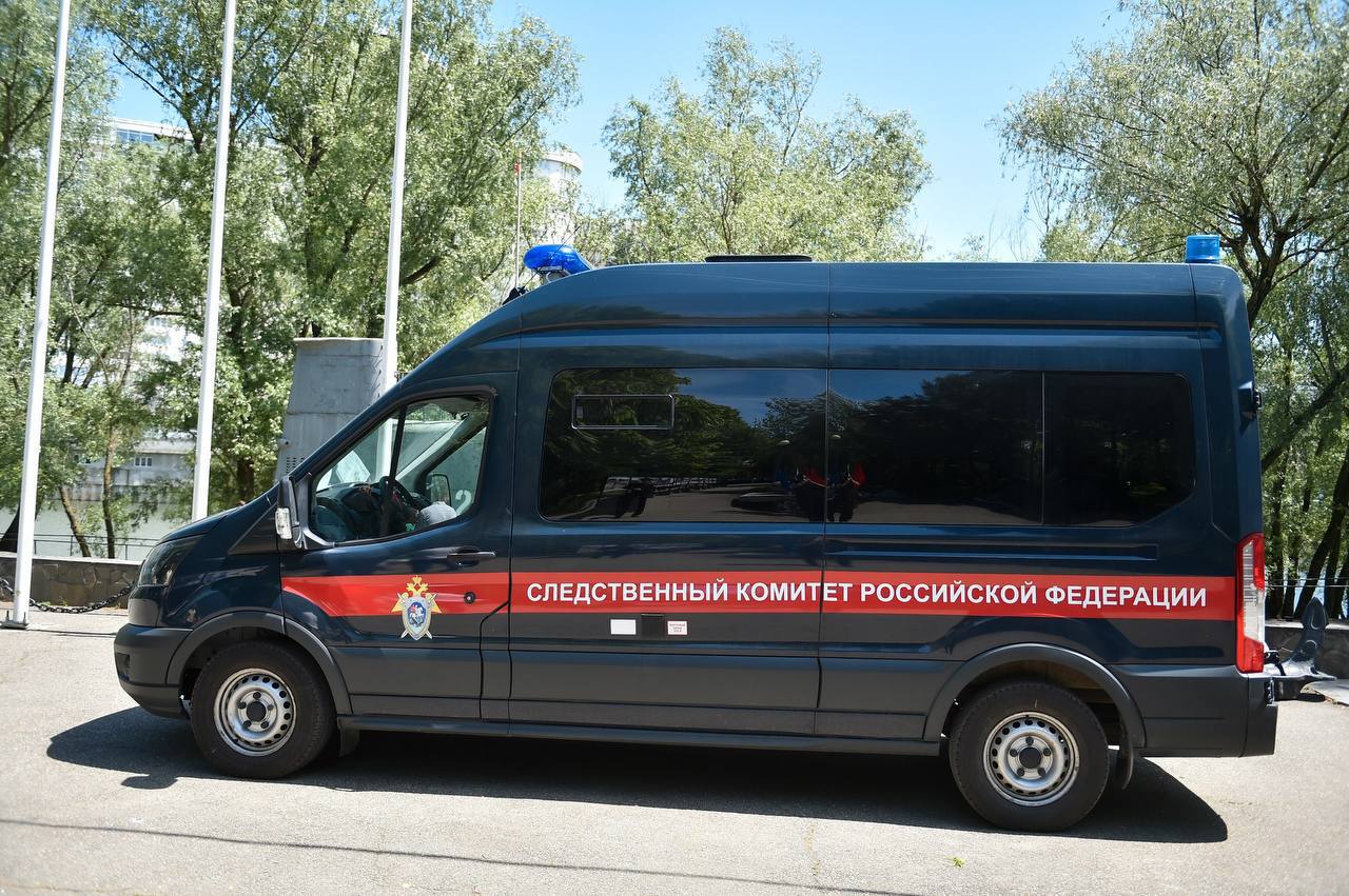 Два парня в Сочи думали, что подожгли дверь дома девушки, но ошиблись