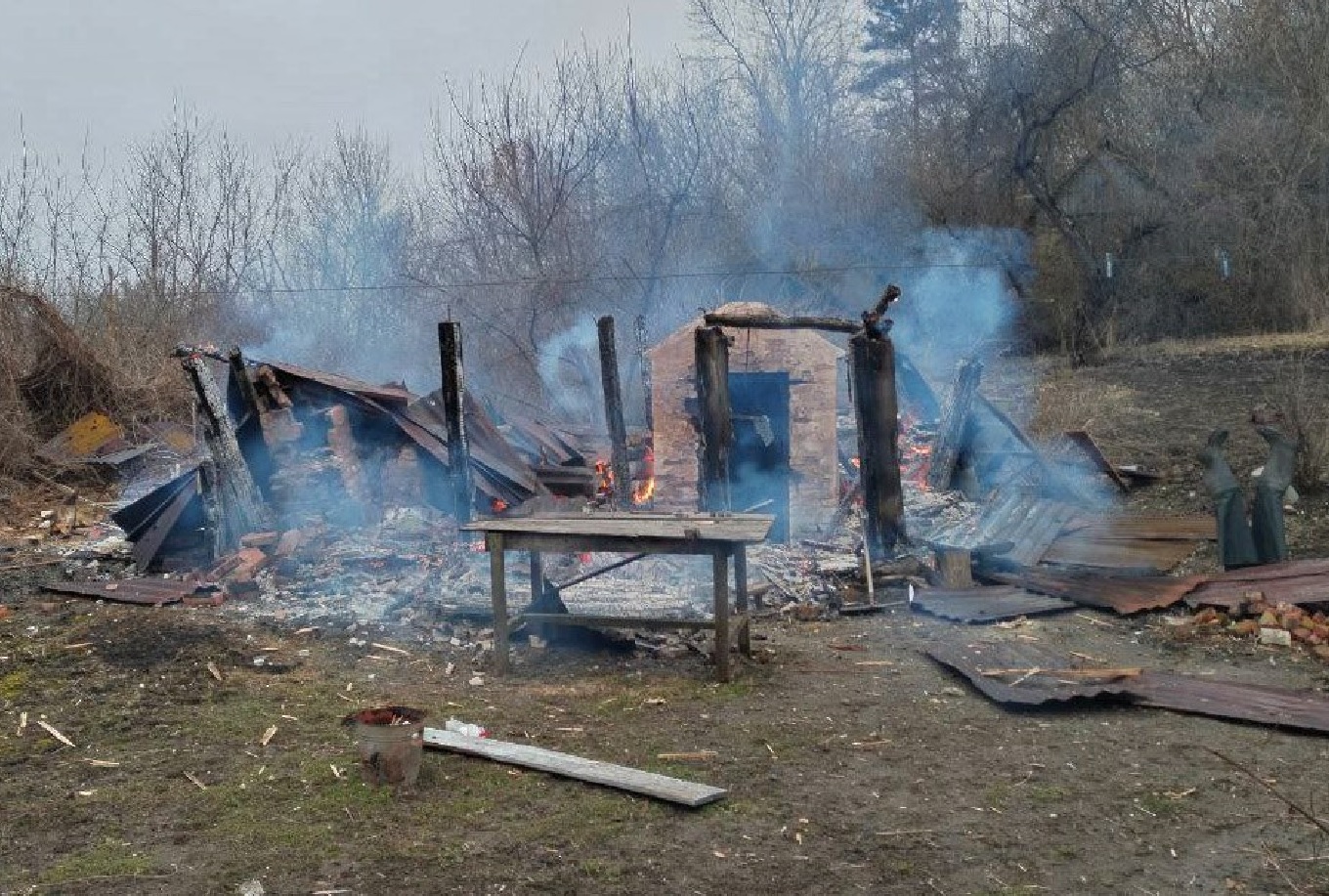 После украинской атаки в курском селе вспыхнул пожар