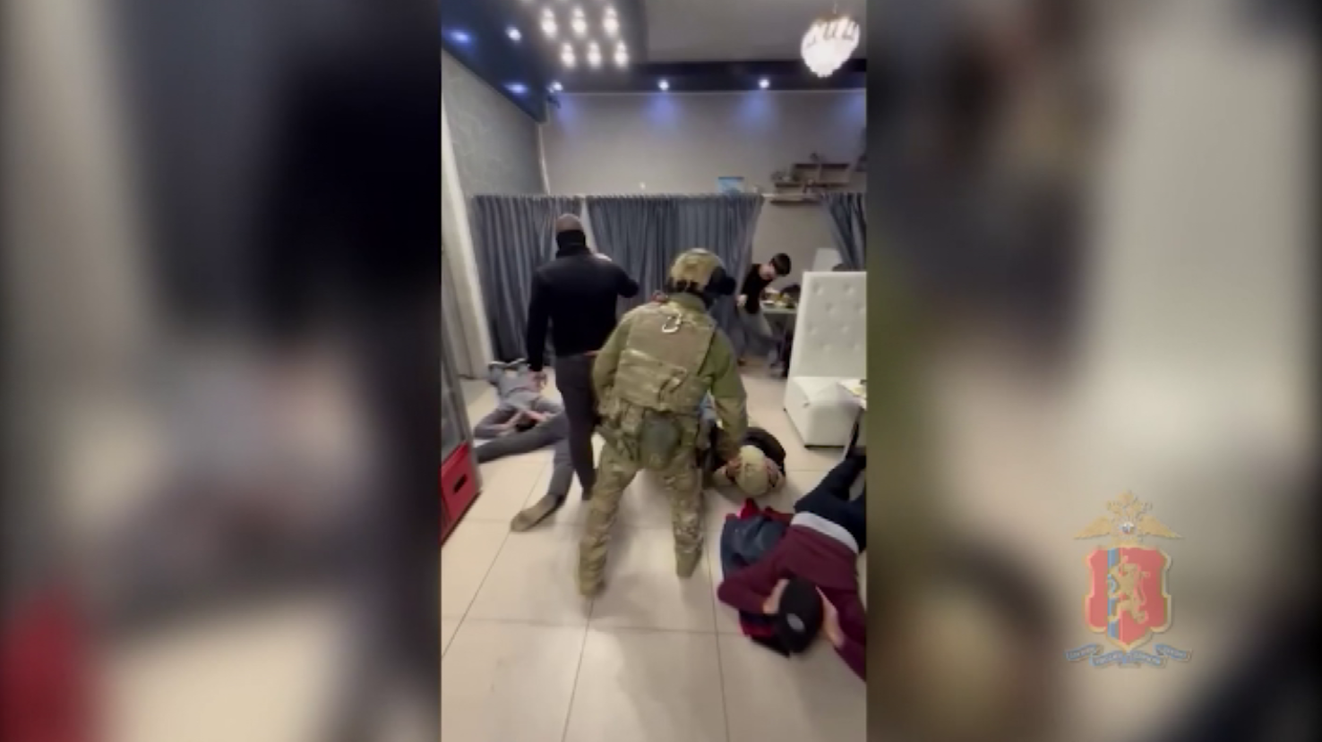 После рейда в одно из увеселительных заведений Красноярска из России выдворят 10 мигрантов