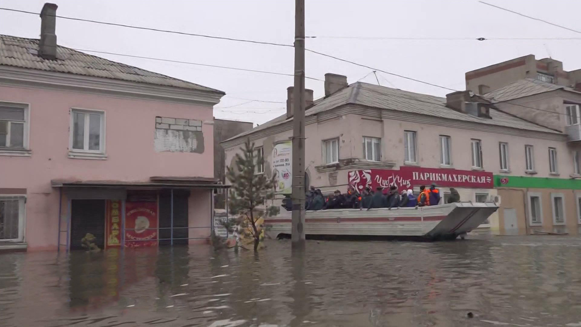 В Орске подтоплены 15 из 40 школ