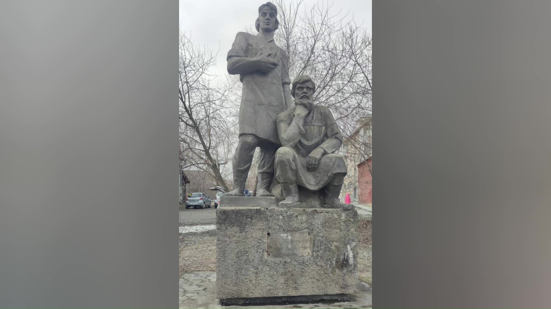 В Реже 40-килограммовая плита упала на маленькую девочку