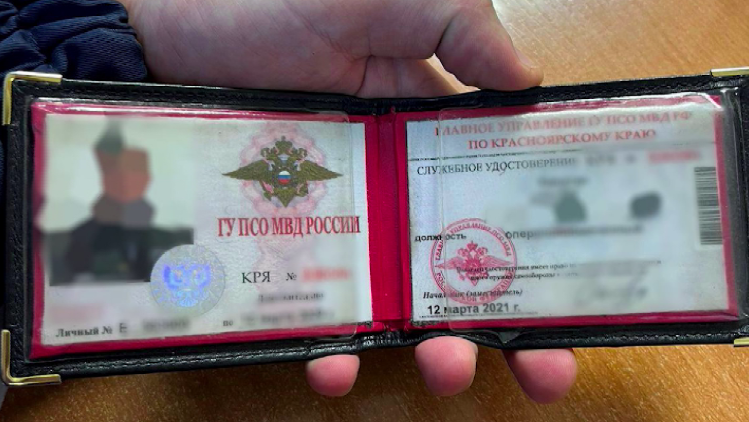 В Емельяновском районе у водителя изъяли поддельное удостоверение сотрудника полиции
