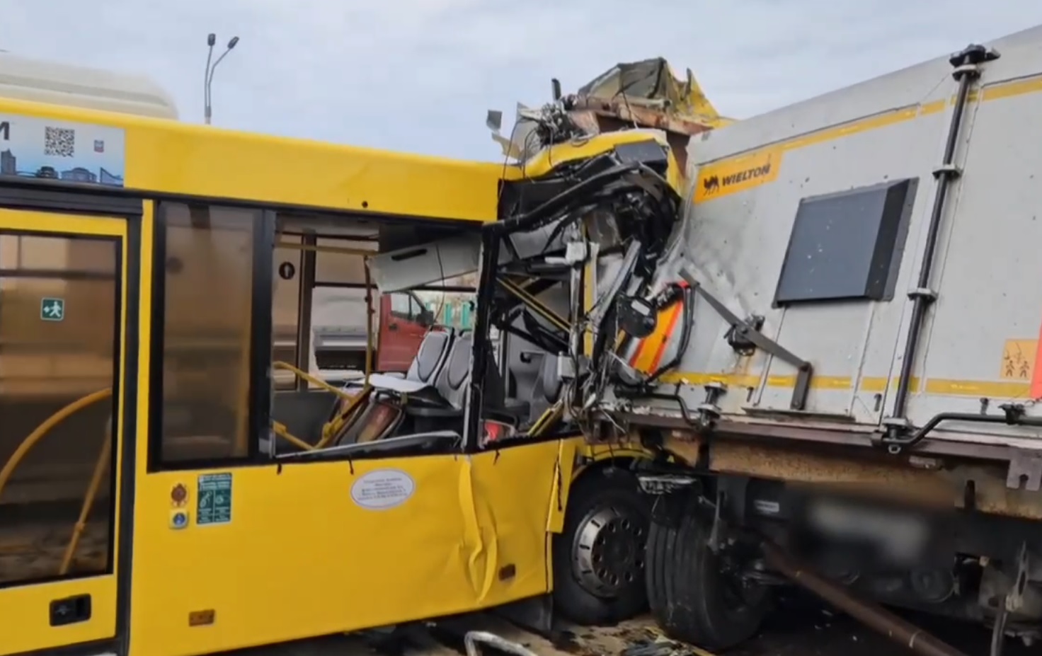 Появилось видео ДТП с автобусом в Минске, где пострадали 20 человек