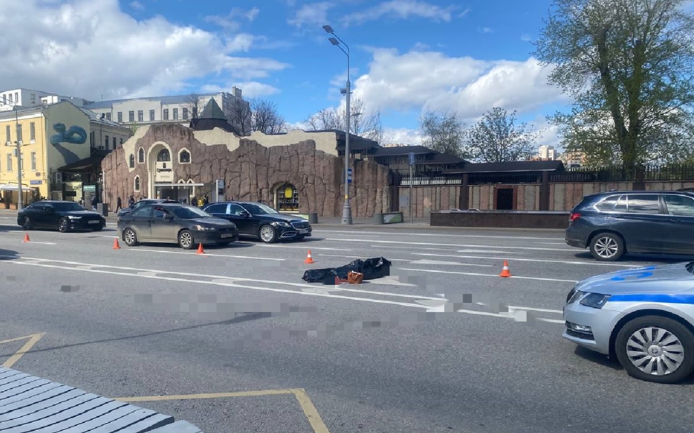 Две машины насмерть сбили 84-летнюю женщину у московского зоопарка