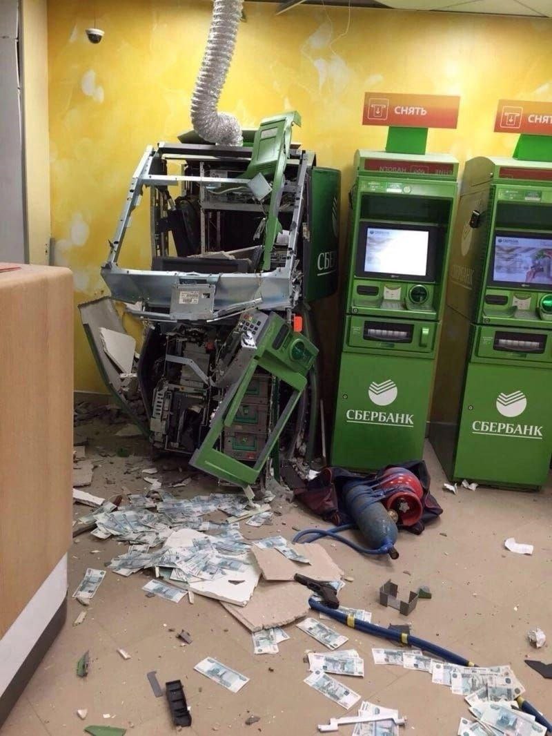 В Омске неизвестный устроил взрыв в отделении банка