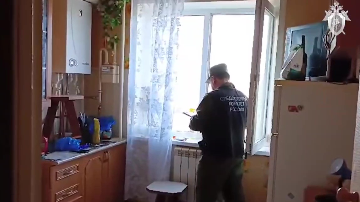 Маленький мальчик погиб при падении с четвертого этажа под Пензой