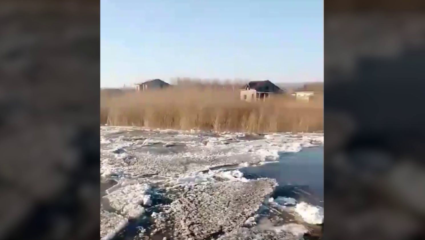 Большая вода добралась до Емельяново