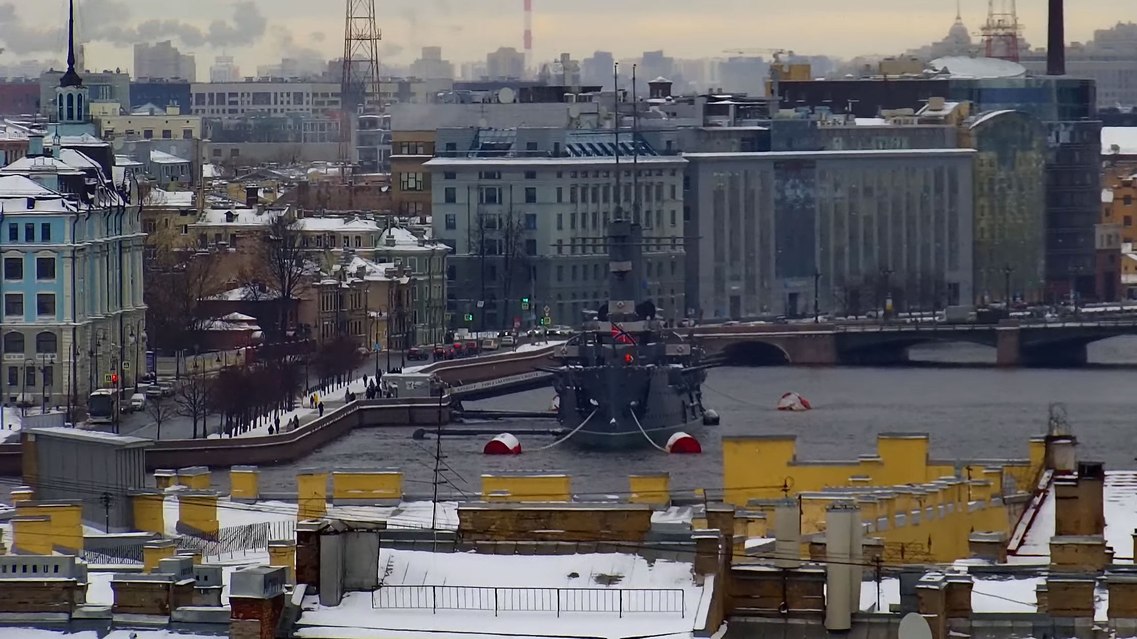 Санкт-Петербург покрылся снегом