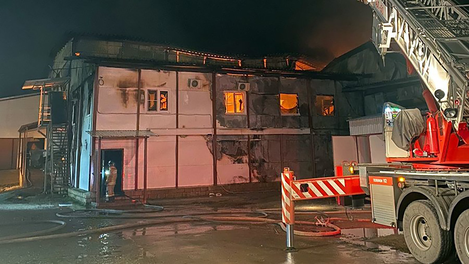 Ликвидировано открытое горение на производстве в Подмосковье