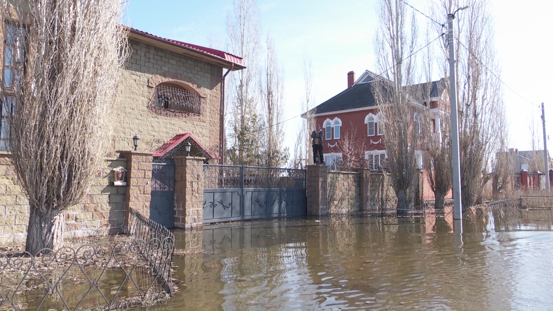 Расслабляться рано: в Оренбурге и пригороде за сутки подтопило 103 дома
