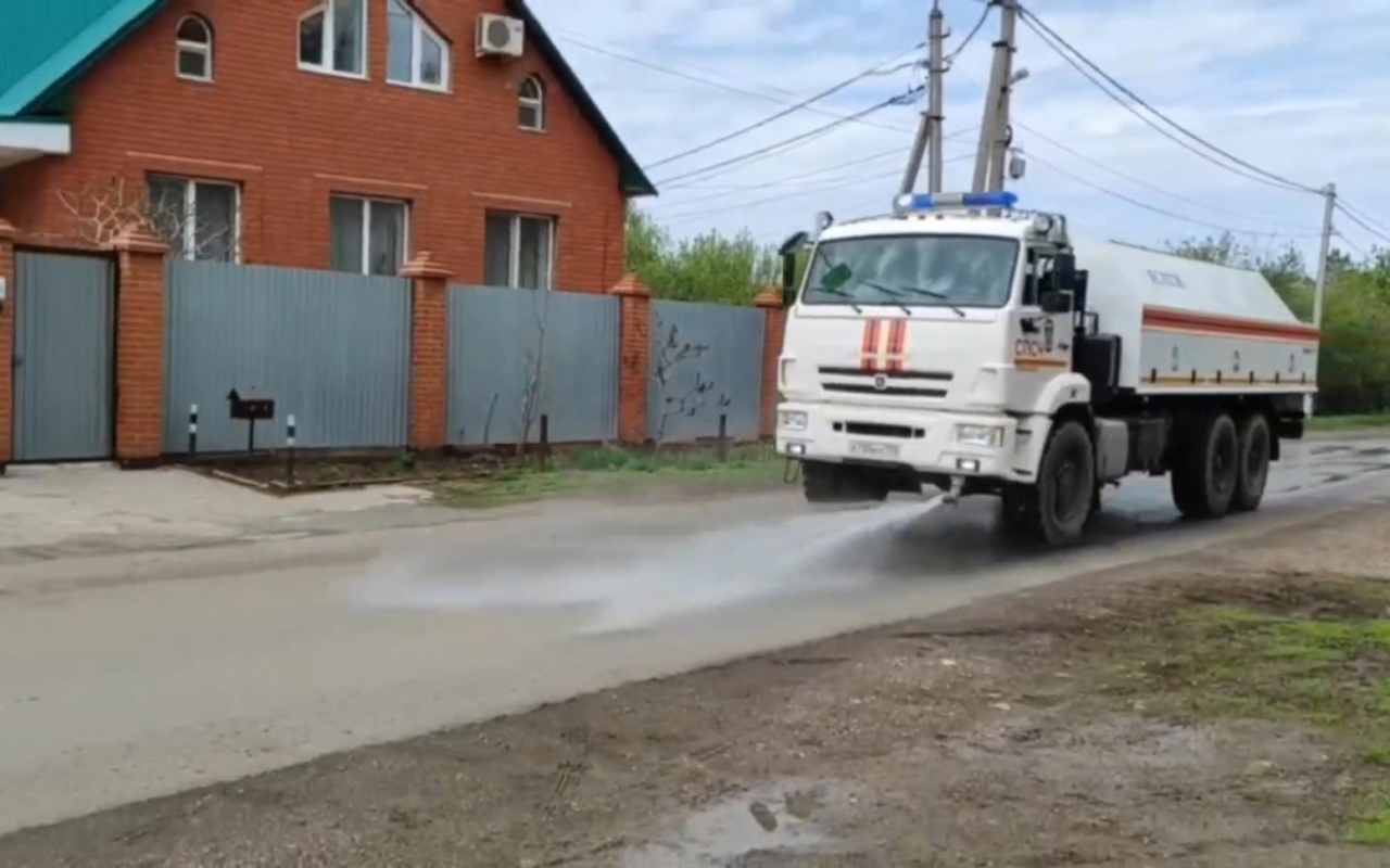 Улицы в Оренбурге дезинфецируют от паводковых инфекций