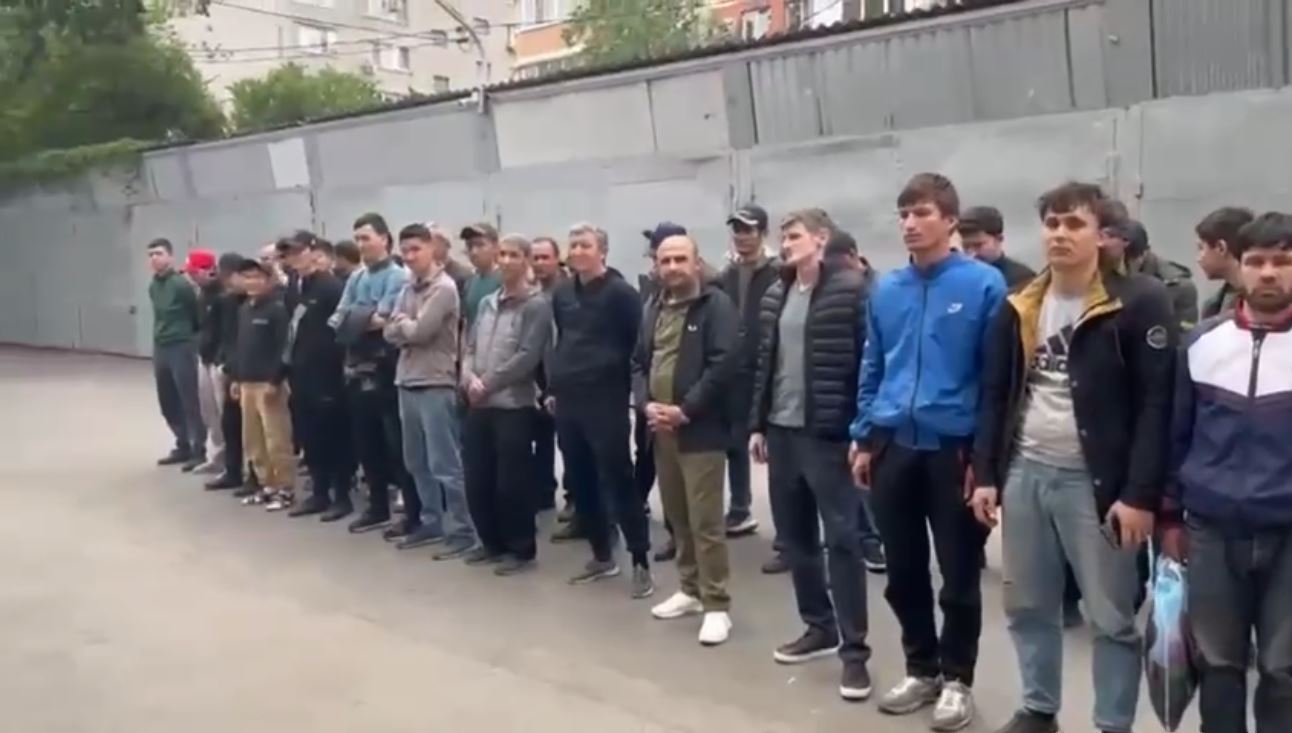 В Краснодаре задержали четыре десятка иностранцев