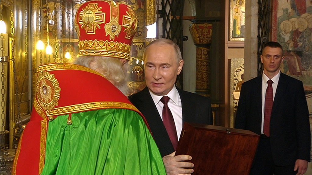 Патриарх Кирилл подарил президенту икону XVII века