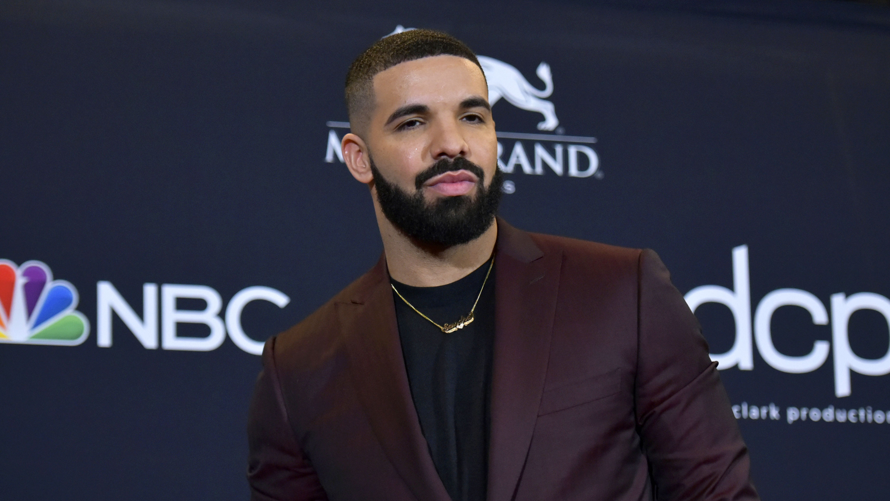 Рядом с особняком рэпера Drake произошла стрельба, ранен человек