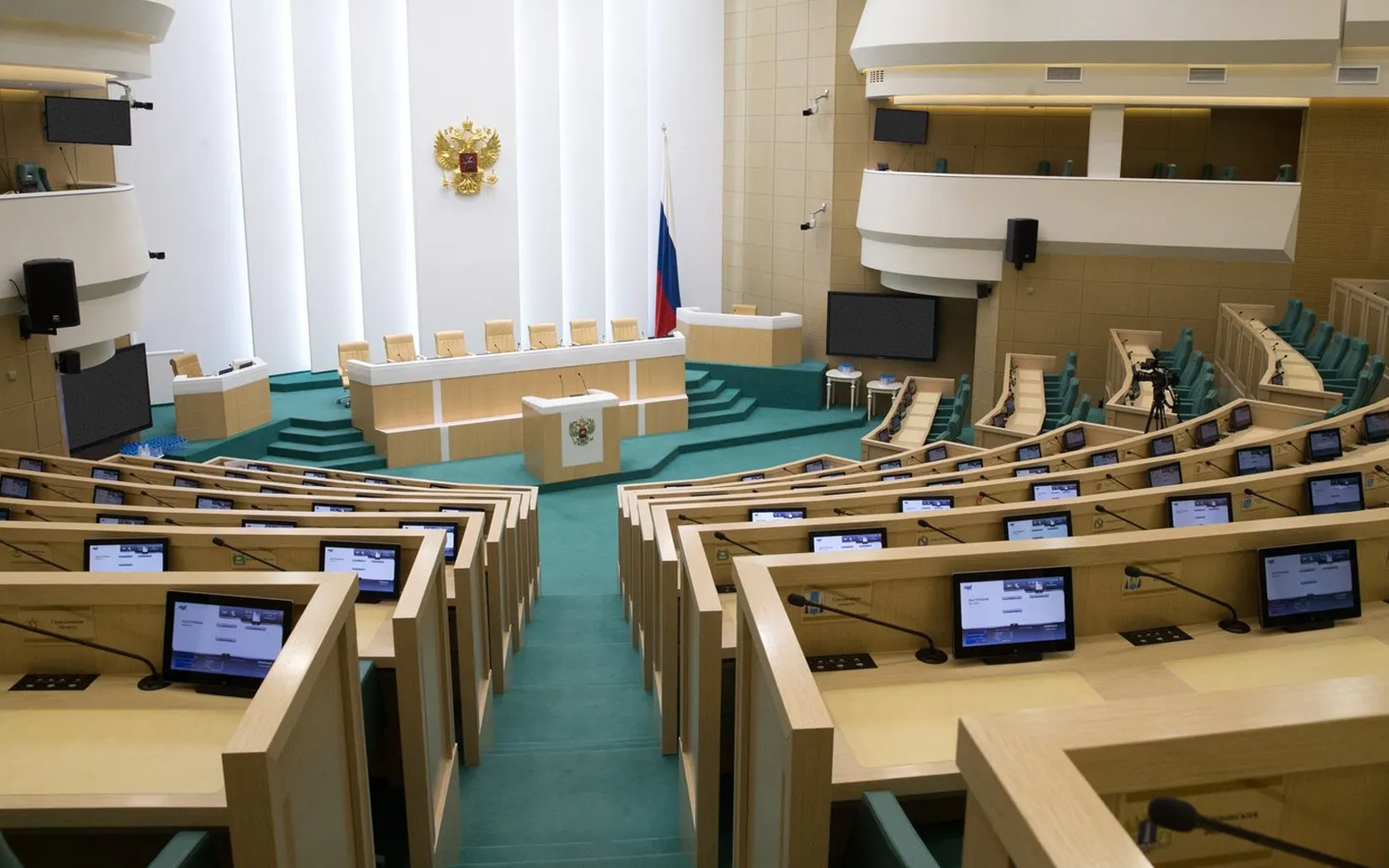 Совфед одобрил закон о запрете иноагентам вести образовательную деятельность