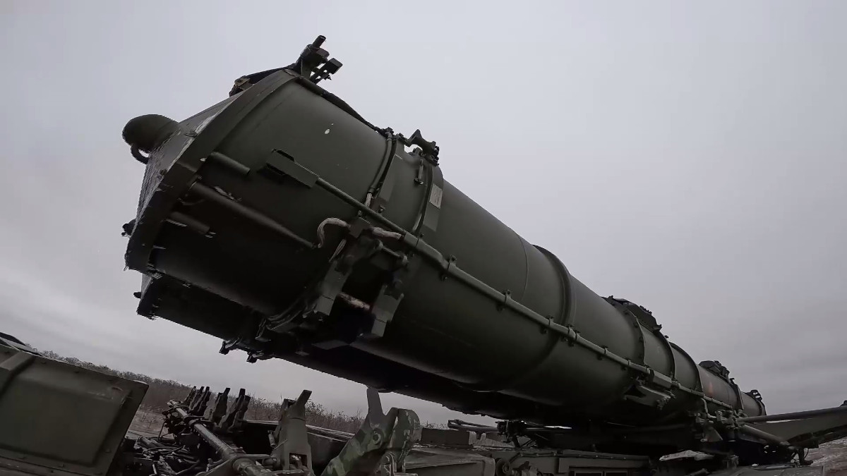Над регионами России сбиты тактическая ракета, реактивные снаряды и 11 дронов