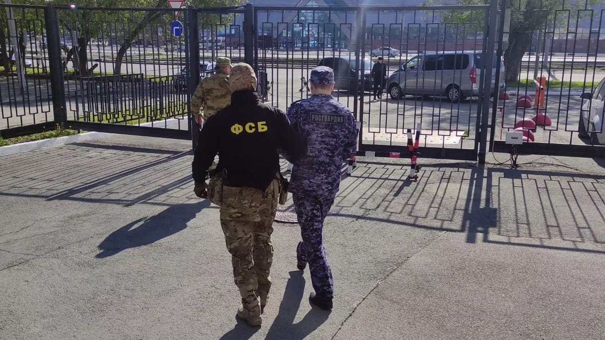 Двух сотрудников Росгвардии задержали в Челябинске за помощь директору ЧОП