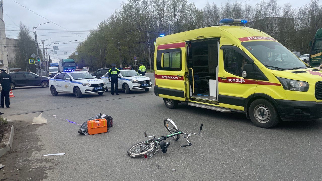 Школьник погиб под колесами грузовика в Кирове