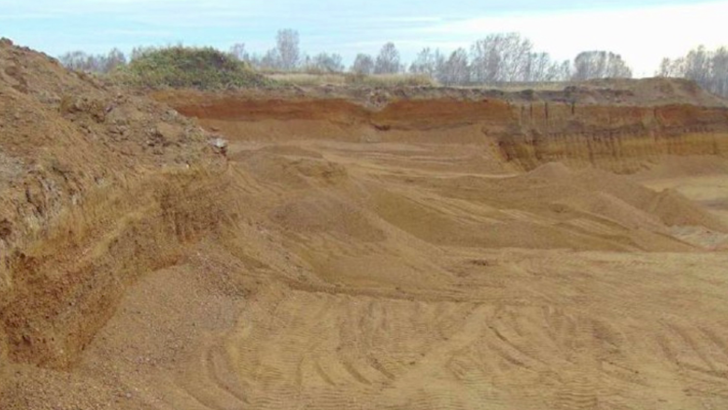 В Шарыповском районе прокуратура подозревает фирму в разработке карьера на землях сельхозназначения