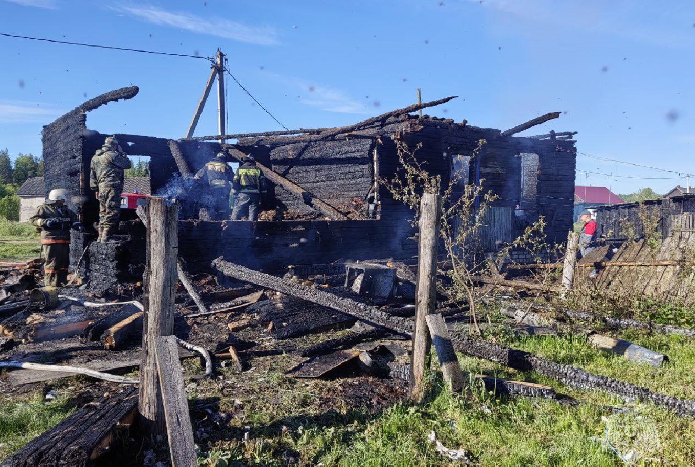 В Нижегородской области семья не смогла выбраться из вспыхнувшего дома