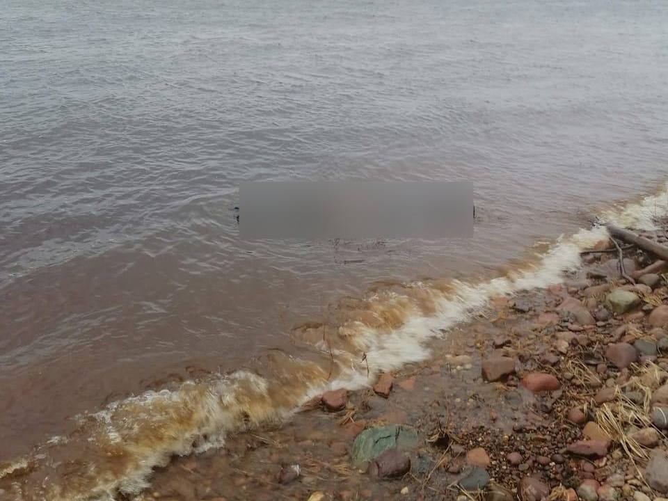 Двое рыбаков утонули на реке в Коми