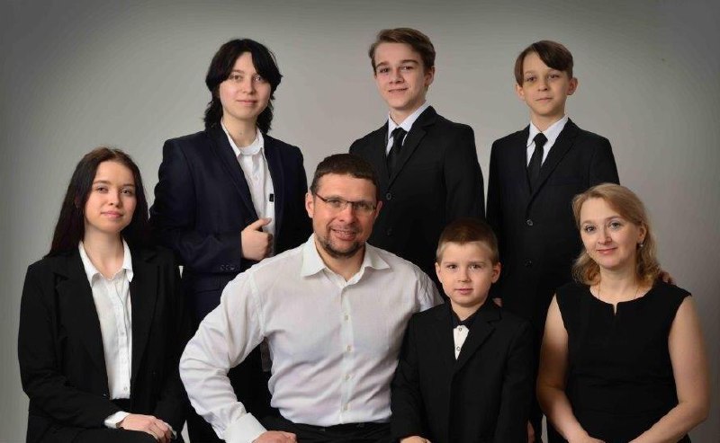 Многодетная семья из Саратова отмечена медалью ордена "Родительская слава"