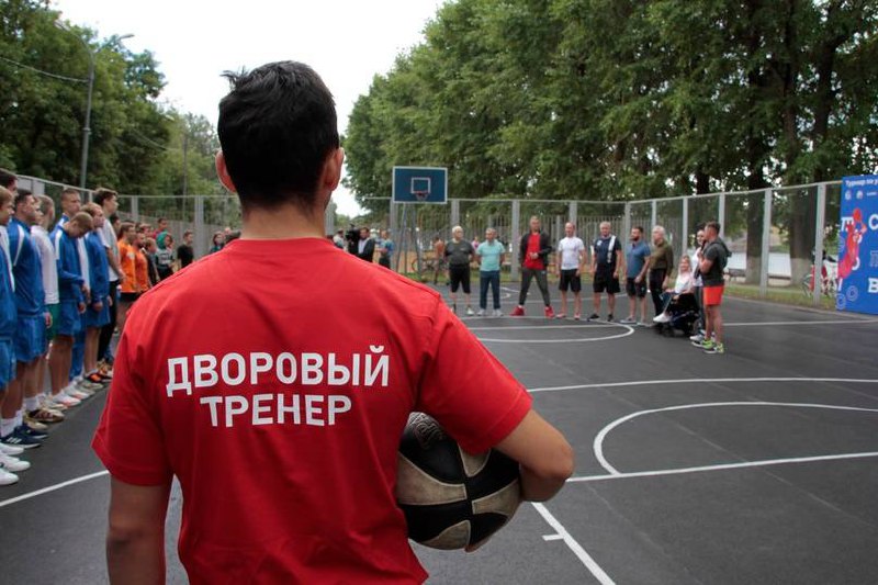 Почти на 200 спортивных площадках региона проходят бесплатные тренировки для детей